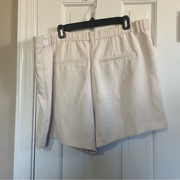 NWT - Abercrombie & Fitch Ultra High Rise Tailored Shorts in Cream - XL - Picture 6 of 8